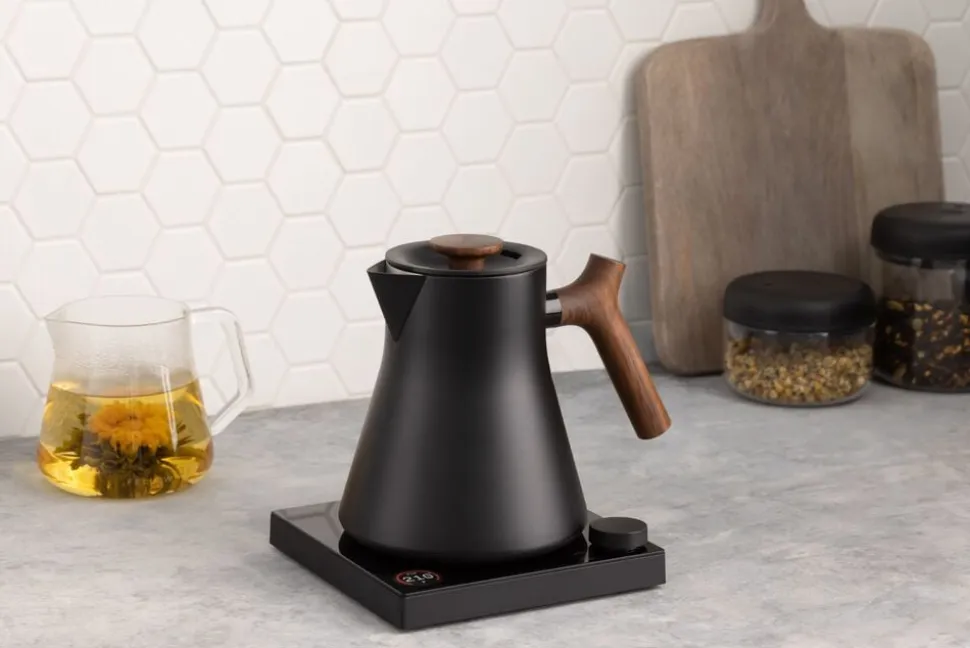 Corvo EKG Pro 0. 9L Matte Black + Walnut Handle