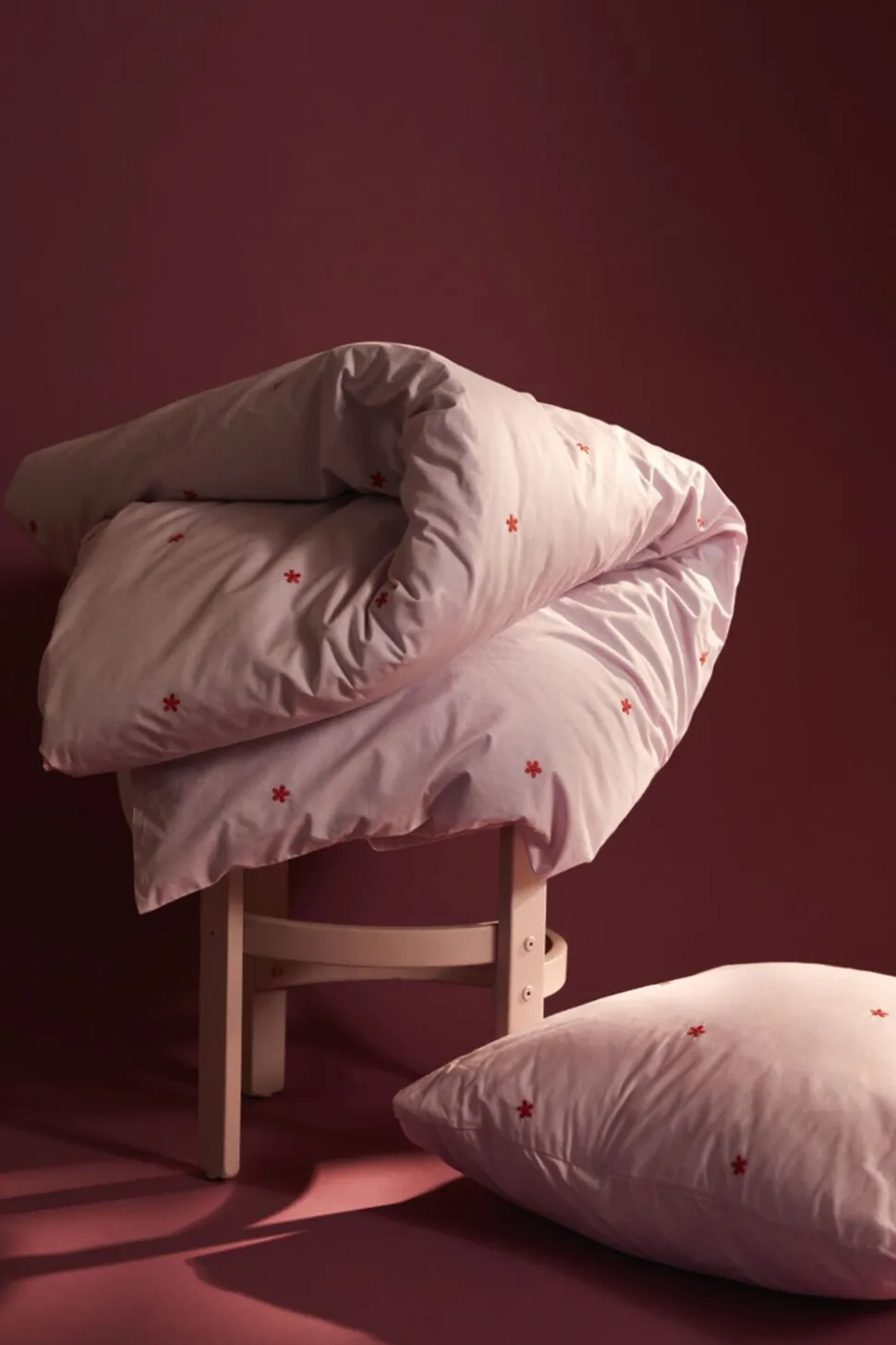 Daisy Sengetøj 200x220 cm pink/rød DK